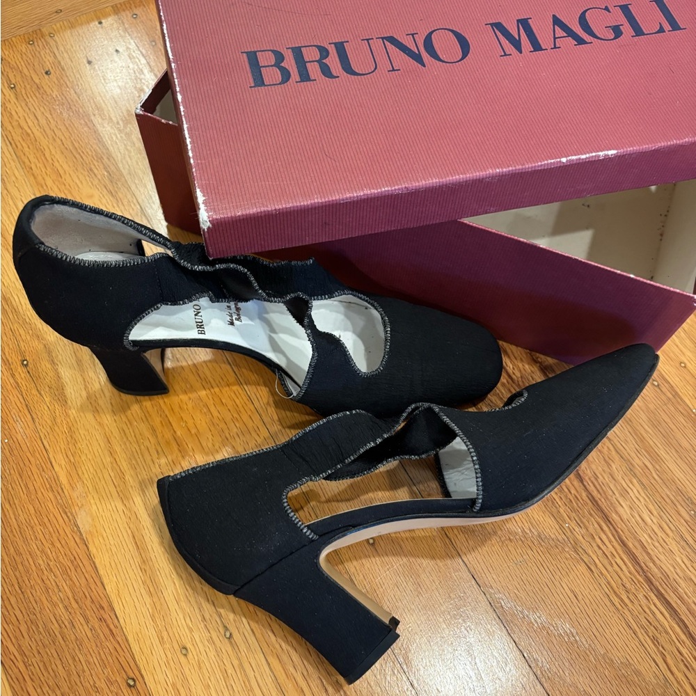 Bruno Magli vintage black kitten heel size 5B